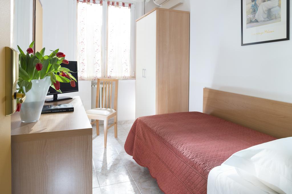 Hotel Bellerofonte リミニ エクステリア 写真