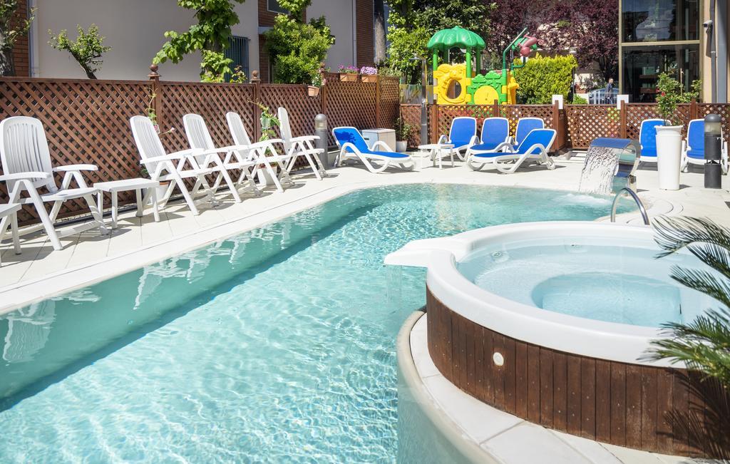 Hotel Bellerofonte リミニ エクステリア 写真